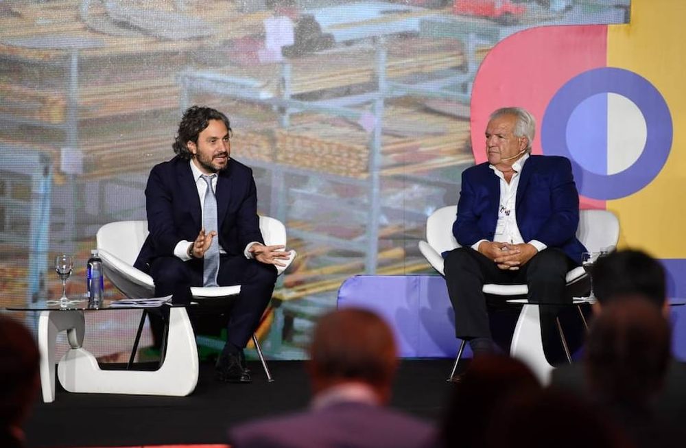 Cafiero habló en la 27° Conferencia Industrial que tiene su eje de discusión en el título “Exportar Valor Argentino”. Estuvo junto a Luis Betnaza, de Techint.
