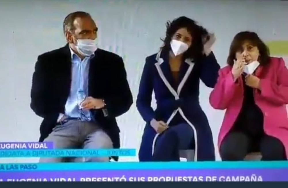 El gesto del diputado del PRO fue captado por la transmisión en vivo y se viralizó en las redes