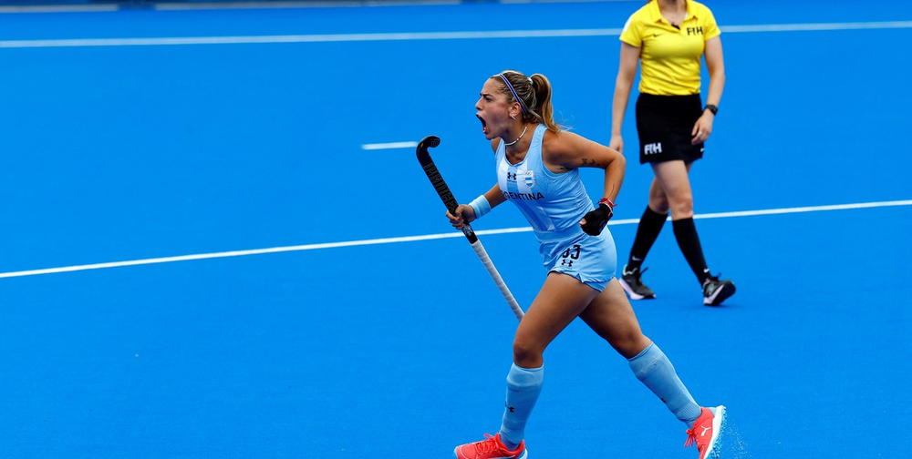 Sofía Cairó, Tomás Domene, Cristina Cosentino y Zoe Díaz recibieron los premios de la Federación Internacional de Hockey tras un año histórico.