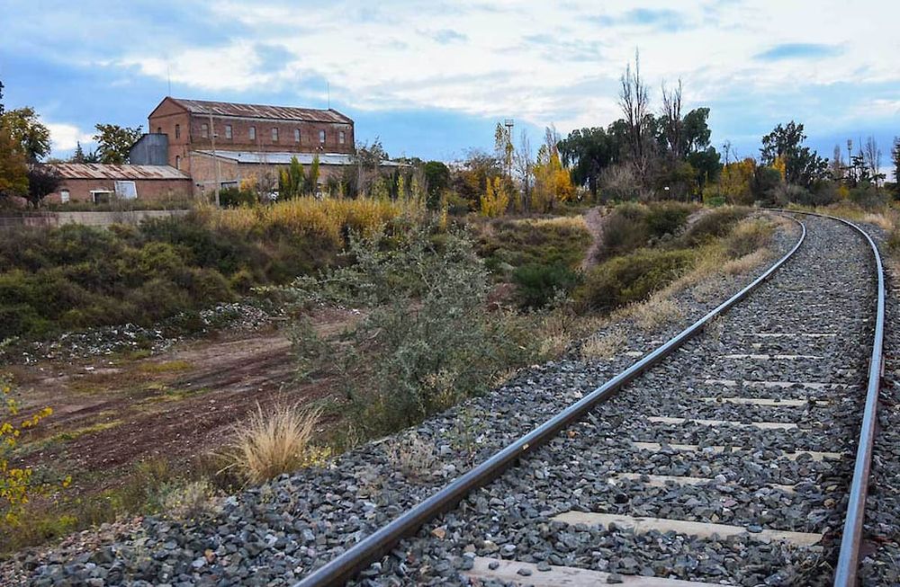 Calle de la Costa de Luján (Lamadrid) donde reconstruirán el Parque de la Ribera. Foto: Mariana Villa / Los Andes.