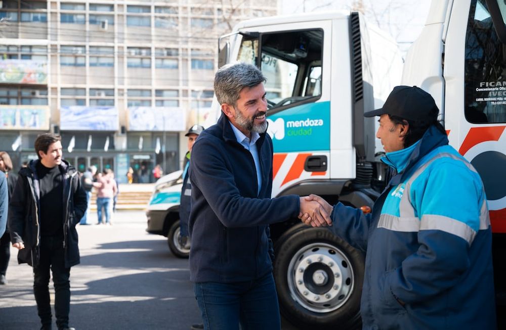 Ulpiano Suarez presentó nuevas unidades que se incorporan para mejorar servicios en la Ciudad