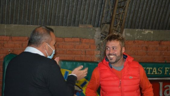 Nicolás Popón junto a José Luis Sáez, presidente de Asbri. / Gentileza: Andrés Arequipa.