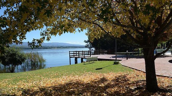 Construido entre 1948 y 1953 por el Ing. Fitz Simon, el Dique Los Molinos es un emblema en el camino hacia el Valle de Calamuchita. Foto: Córdoba Turismo.