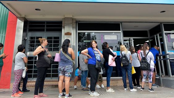 Nuevo “IFE” de $94.000: el insólito requisito de consumos que deja sin cobrar a muchos trabajadores - Foto: Orlando Pelichotti / Los Andes