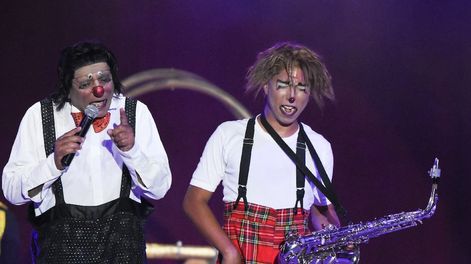 Los Andes | El divertido payaso “Cachipuchi” (derecha) nació y se crió entre las carpas del circo. Desde niño observó a su padre, quien también es clown circense, y siguió sus pasos. | Foto: Mariana Villa / Los Andes