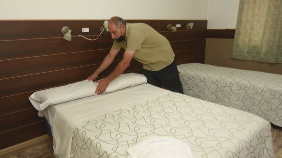 Preparados. El reclamo inmediato de los empresarios hoteleros y gastronómicos es la reapertura de la frontera con Chile y la reanudación de los vuelos con Brasil. Foto: José Gutiérrez / Los Andes.