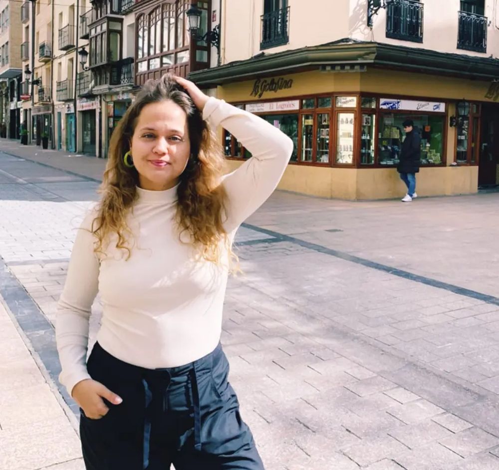 „Cyfrowy chłód pierwszego wrażenia mnie zmęczył” – wyznaje Laura Bou.