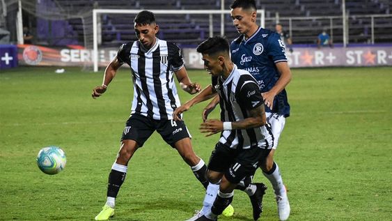 Independiente Rivadavia de Mendoza y Gimnasia y Esgrima de Mendoza, igualan 0:0 en el Estadio Franzini, por la Copa 90 años de Fútbol Profesional de la serie Río de la Plata