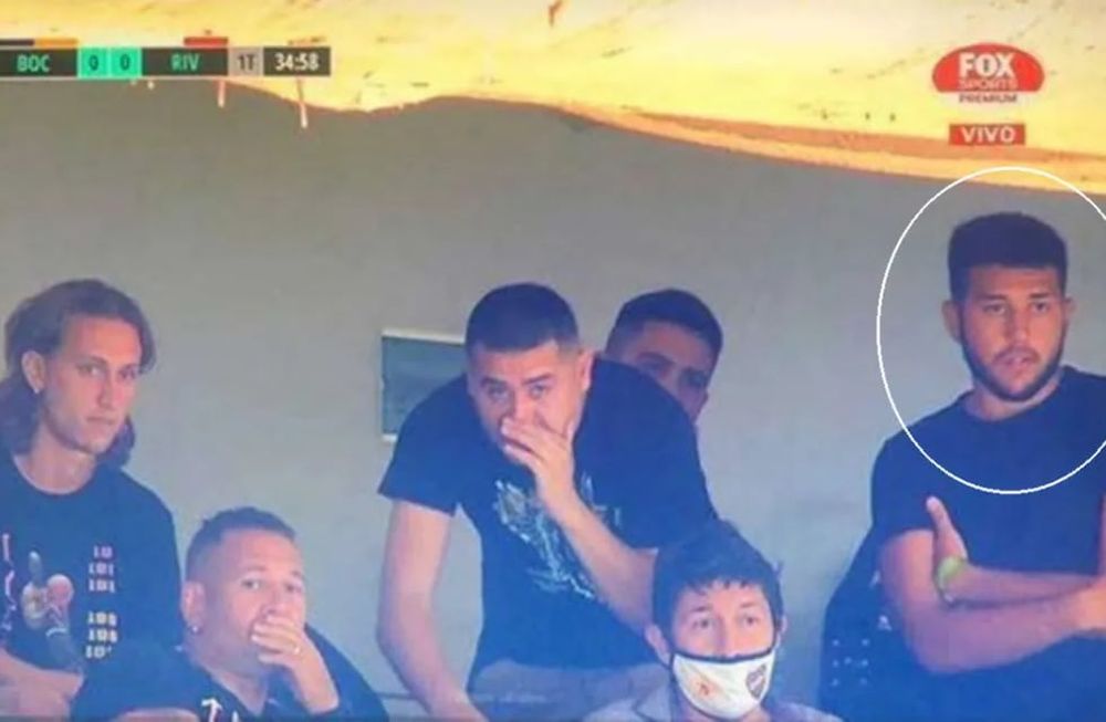Riquelme y su hijo en el palco de la Bombonera