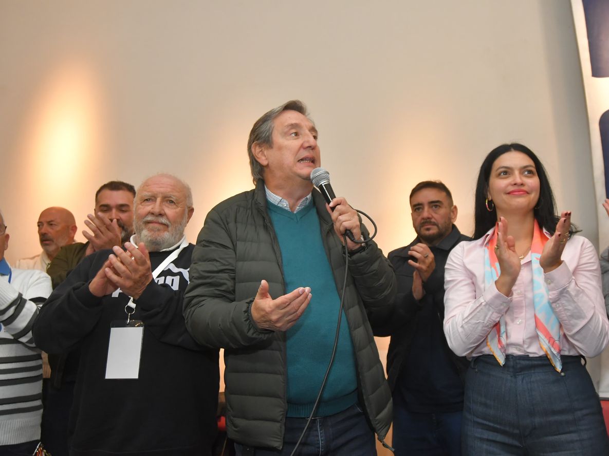 El presidente del PJ Mendoza, Emir Félix, y la vicepresidenta del partido, Flor Destéfanis.