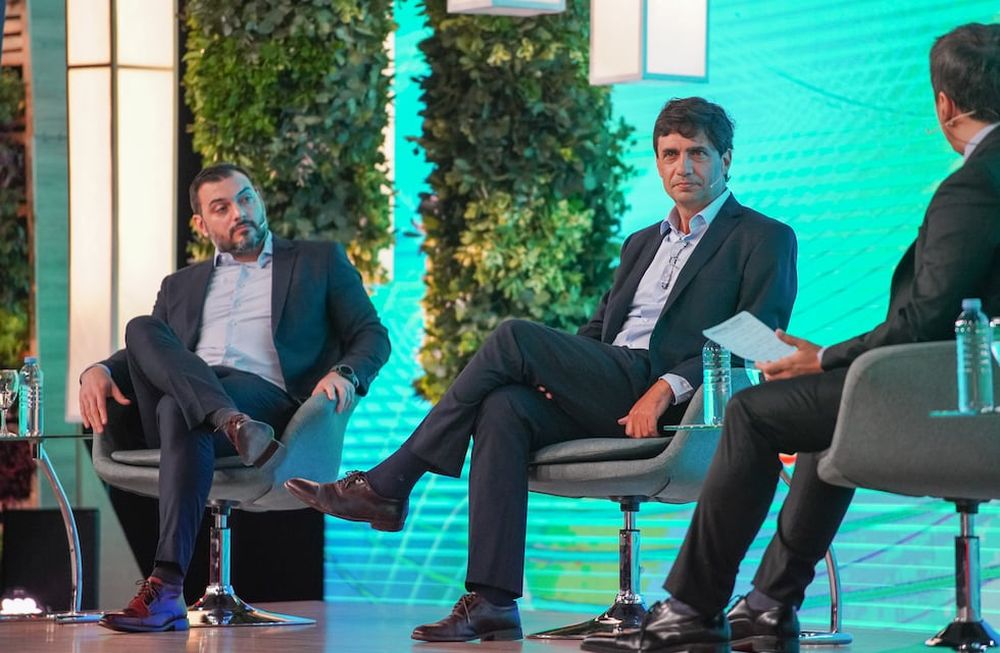 Alvarez Agis y Lacunza debatieron sobre inflación, emisión monetaria y cepo al dólar en el Coloquio de la entidad empresaria IDEA. Foto ClarinFoto: clarin