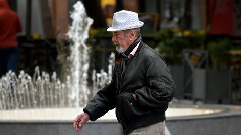 Según lo anunciado en el pronóstico del tiempo, para mañana se espera un descenso de la temperatura y por lo menos hasta el sábado, las máximas oscilarán entre los 18 y 20 grados.“Mayormente nublado con precipitaciones aisladas y vientos moderados del Sudeste”, indicó la Dirección de Agricultura y Contingencias ClimáticasFoto : Orlando Pelichotti