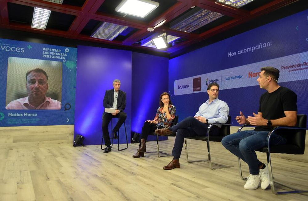 Intercambio. El panel contó con la participación de Matías Manzo (Prevención Retiro), Diana Mondino (economista de Ucema), Christian Balatti (Personal Pay) y Nicolás Alsina (Naranja X). Moderó el periodista Daniel Alonso. (Nicolás Bravo / La Voz)