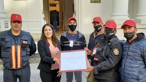 Entregan reconocimiento a Brigada de Rescatistas