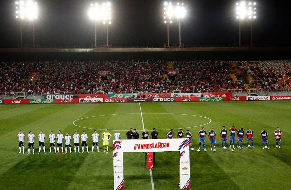 Ya me llegaron varios mensajes que en lugar de festejar el triunfo y el buen juego de los nuestros festejan que Chile queda fuera del Mundial (algo que está todavía por verse, aunque parece bastante probable).
