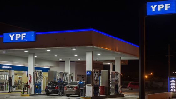 YPF mantiene precios variables por región y horario, sin aplicar un aumento general en el mes de agosto.