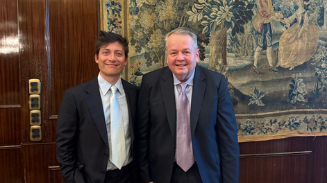 Santiago Caputo y Barry Bennett