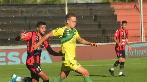 Con goles de Benítez y Comas, el Patrón se impuso por 2-0 ante el Tiburón, en Paraná, y cortó una mala racha de siete derrotas al hilo. / Gentileza.