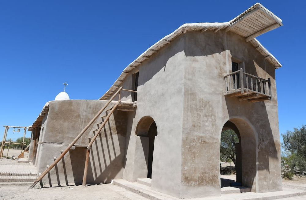 Un pozo cubierto con arena y sobre el cual se construyó la capilla de la Laguna del Rosario podría ser un enterratorio de épocas coloniales. Foto: Claudio Gutiérrez / Los Andes.