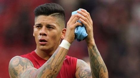 El defensor, jugador del Manchester United y de Estudiantes, ahora ya es xeneize.