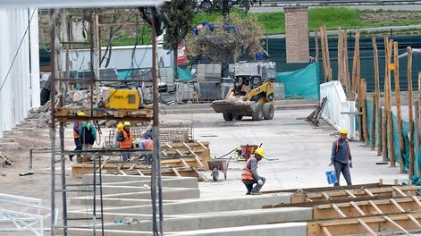 La construcción tuvo una fuerte caída en marzo en el país, según el Indec. Foto: Los Andes