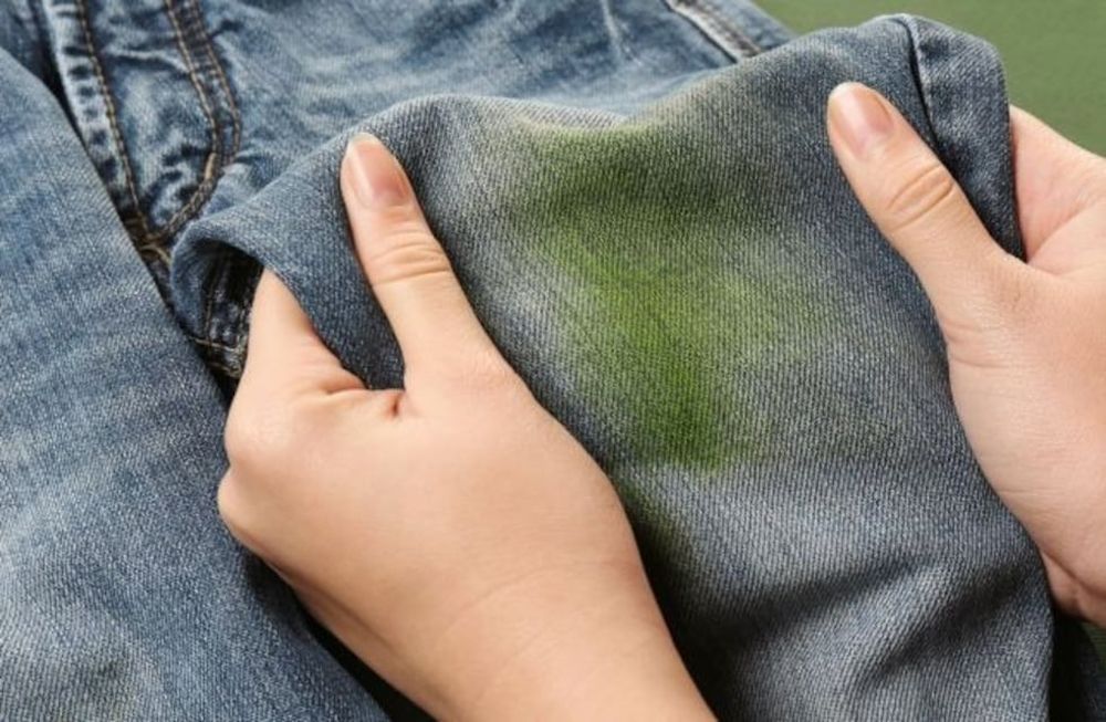 Cómo limpiar las manchas de pasto de tus pantalones con sólo 2 ingredientes.
