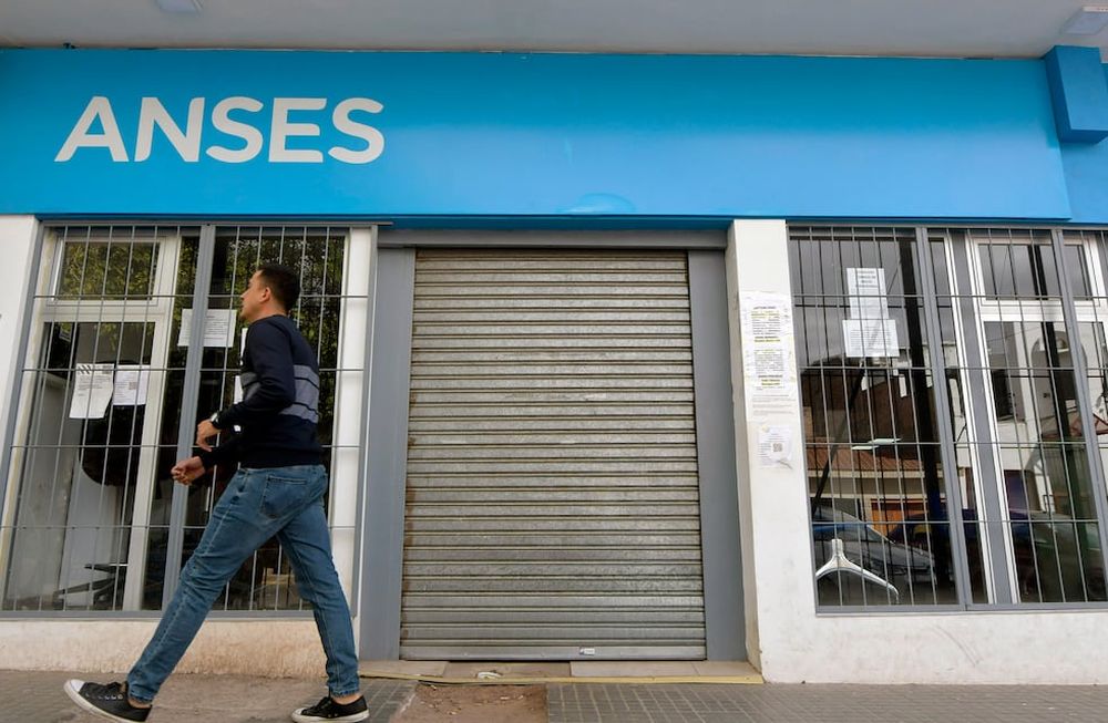 La reestructuración del calendario de pagos de ANSES garantiza que todos los beneficiarios reciban sus pagos en tiempo y forma. / Foto Archivo Los Andes