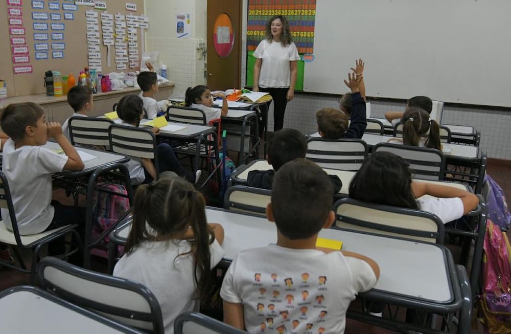 La Dirección General de Escuelas (DGE) dispuso que a partir de este ciclo lectivo habrá cambios en la forma de organización, de evaluación y promoción en primer grado de Primaria.