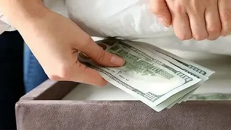 Los dólares en el colchón y las nuevas medidas para su uso.