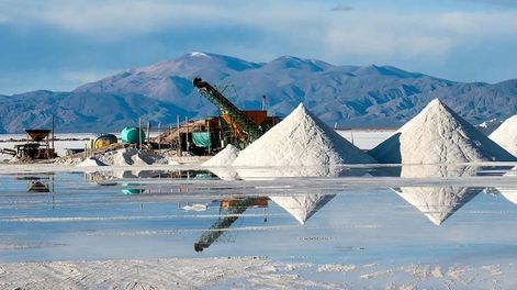 La minería metalífera hace inversiones constantes asociadas a sus planes de producción y la litífera también.