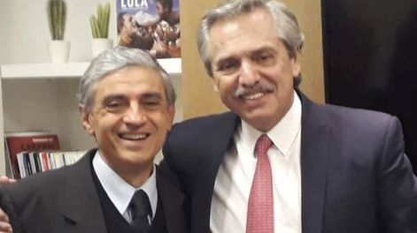 Los Andes | José Luis Martiarena, el diputado K que presentó un proyecto para nacionalizar los depósitos bancarios, junto a Alberto Fernández. Desde el bloque del Frente de Todos indicaron que es una propuesta a título personal del jujeño. / Web