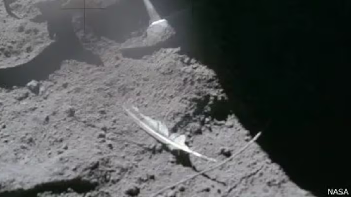 ¿Una pluma en la Luna? El misterio de la imagen viral y la explicación científica de la NASA