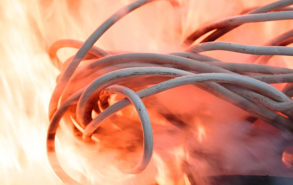 Algunos electrodomésticos son un peligro en las extensiones. Estás a tiempo de prevenir accidentes domésticos y cuidar la instalación.