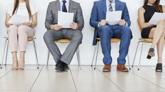 Qué revela tu forma de sentarte sobre tu personalidad, según la psicología