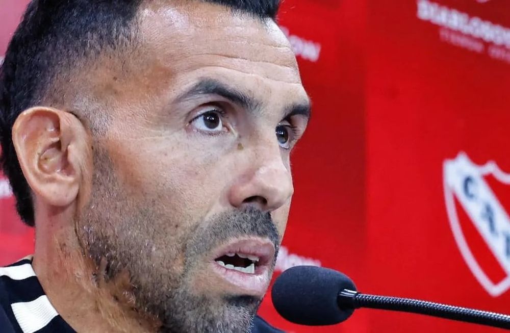 Carlos Tevez disparó contra los árbitros.