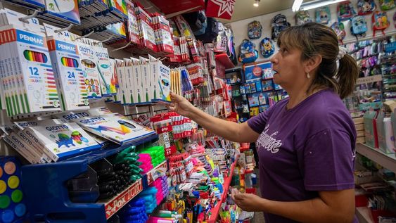 los padres ya buscan utiles escolares: lanzan promociones para incentivar la compra