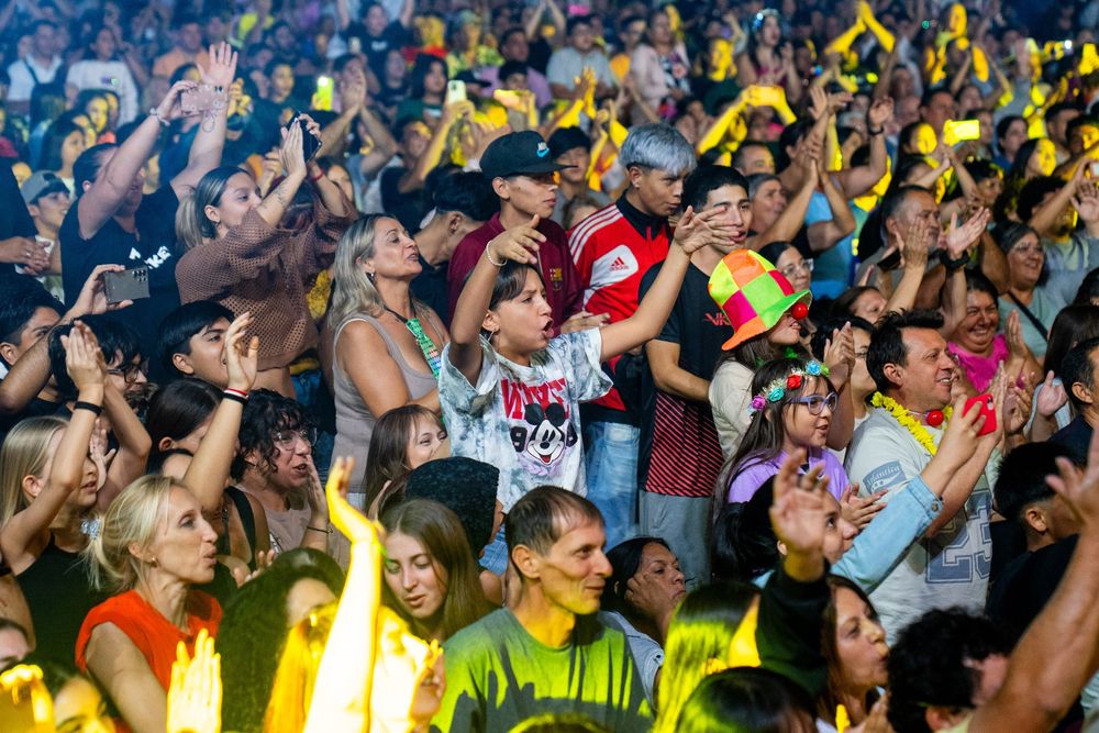 Sonrisas, baile y coros: la fiesta se vivió en modo abrazo colectivo de punta a punta.