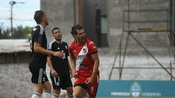 El Cruzado despide la temporada de local ante sus hinchas / José Gutiérrez.