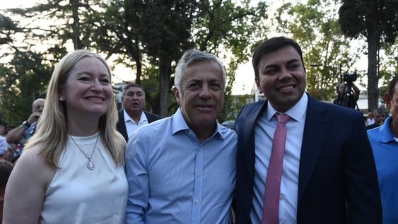 La vicegobernadora Hebe Casado y el gobernador Alfredo Cornejo asistieron al juramento de Francisco Lo Presti como intendente de Las Heras. Foto: Prensa Las Heras