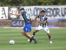 En el debut de Darío Franco como entrenador, el Lobo cae en su cancha frente al conjunto de Liniers por 2 a 0. En el debut de Darío Franco como entrenador, el Lobo cae en su cancha frente al conjunto de Liniers por 2 a 0.
