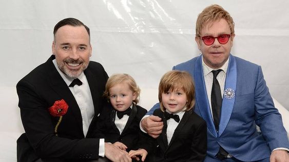 Elton John llama a boicotear a Dolce & Gabbana por cuestionar el método “in vitro” para tener hijos