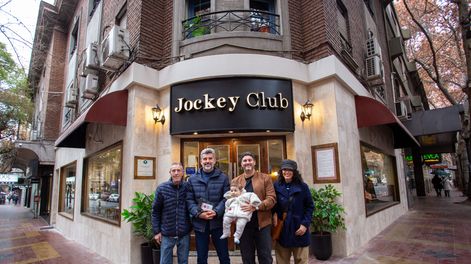 Ulpiano Suarez estuvo presente en la reinauguración del Jockey Club