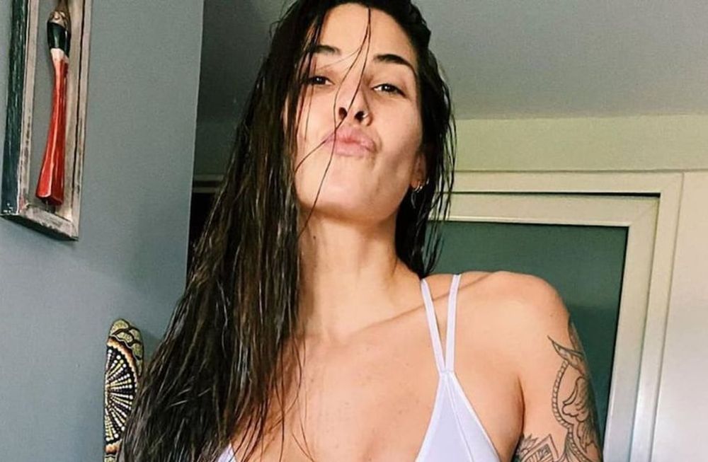 La morocha se achicó las lolas porque se sentía pesada