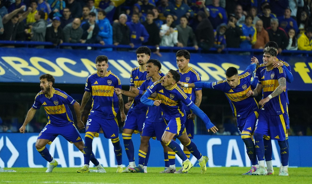 Les joueurs de Boca Juniors et leur soulagement après avoir éliminé Lanus aux tirs au but.