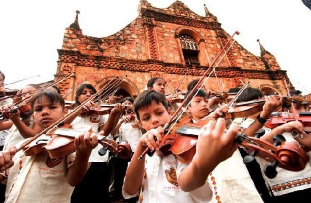 Niños de Bolivia deslumbran en Europa con su música barroca