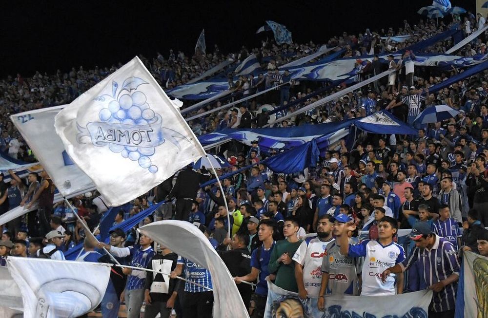 Se autorizó la presencia de hasta 250 personas en todos los partidos que impliquen equipos de dos o más deportistas. Foto: Orlando Pelichotti / Los Andes