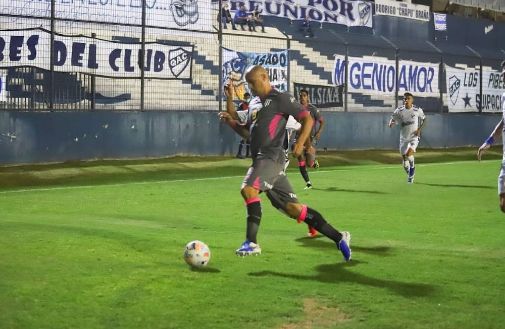 Primera Nacional: Gimnasia le ganó a Quilmes con un golazo de Cristian Llama y es puntero