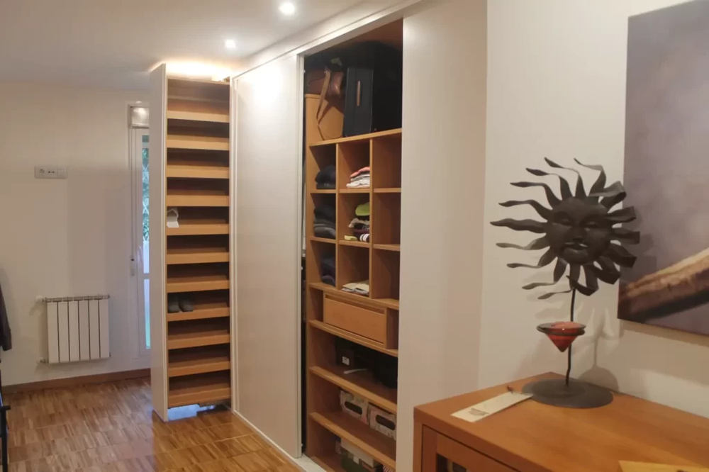 Decoraci&oacute;n y arquitectura redefinen dise&ntilde;o interior con soluciones compactas para guardar calzado moderno