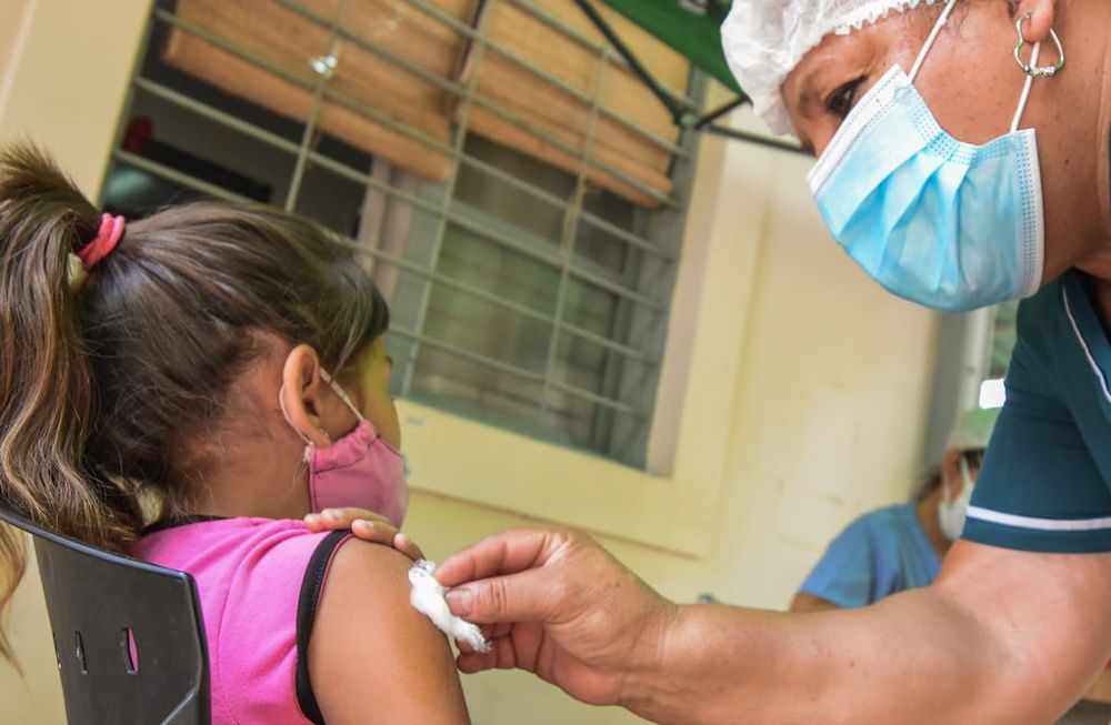 Desde esta semana, niños del nivel primario reciben la primera dosis pediátrica de la vacuna del laboratorio PfizerFoto: Mariana Villa / Los Andes