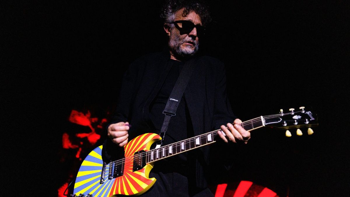 Cosecha de clásicos: Fito Páez sacudió el Arena Maipú en un regreso cargado de mística, rock y nostalgia